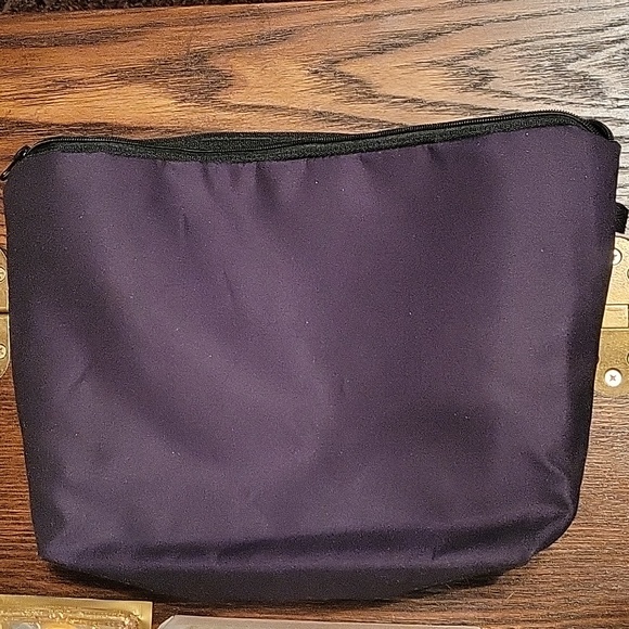 Massage lotion, powder eye mask, and a bag - Picture 2 of 3